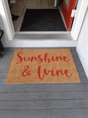 Гостиница Sunshine and Wine Loft  Пентиктон